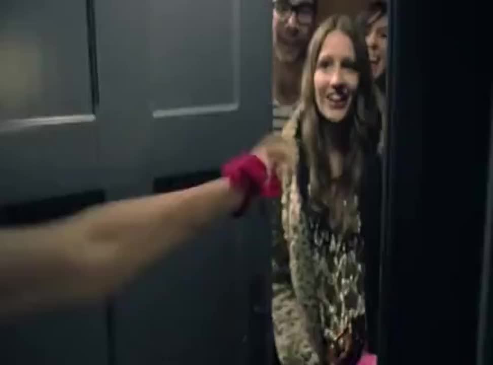 T-Mobile - imprezowa reklama dla nowych klientów 