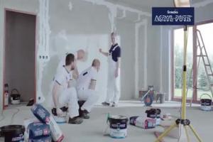 Mamed Khalidov i lekcja o ścianach w reklamie Acryl-Putz Śnieżki 