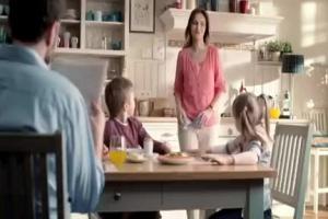 Rodzinne nawyki reklamująi jogurty Danone
