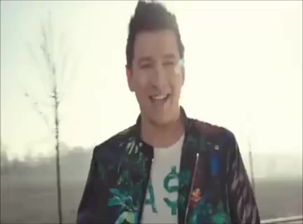 Maciek Rock reklamuje internet za 0 zł w Plus na Kartę
