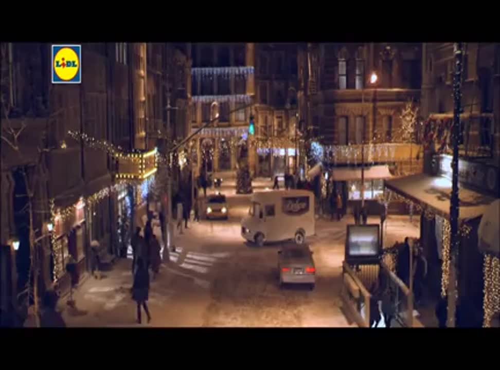 Lidl bożonarodzeniowo reklamuje ofertę Deluxe