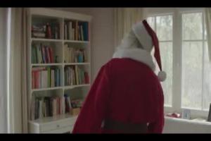 Goszczenie Świętego Mikołaja reklamuje nc+ z interetem od Orange