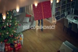 Rodzinka.pl pakuje prezenty w reklamie Orange