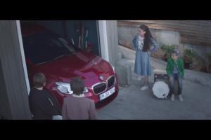 „Witamy w rodzinie” - dziecięcy zespół reklamuje BMW serii 2 Gran Tourer