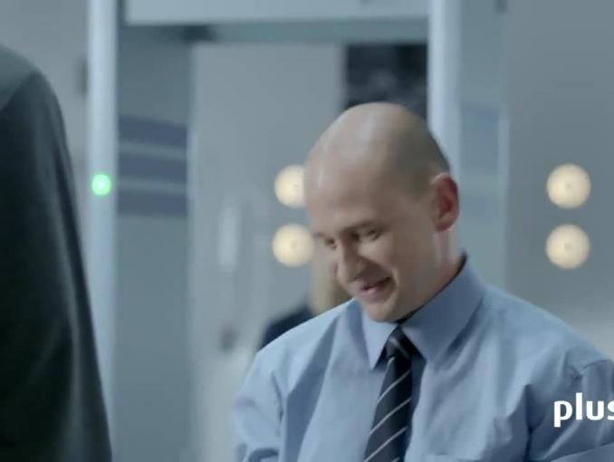 „Ja+ Mistrzowska SmartFirma” reklamowana przez siatkarzy na lotnisku