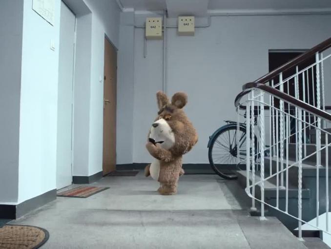 Plushak z Fifi zamiast WiFi reklamuje 10 GB internetu gratis w Plush na Kartę 