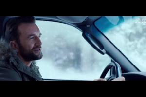 Tomasz Kot śpiewa polskie „Driving home for Christmas” w spocie T-Mobile