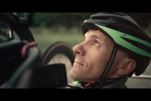 Paraolimpijczyk Rafał Wilk w reklamie odzieży 4F